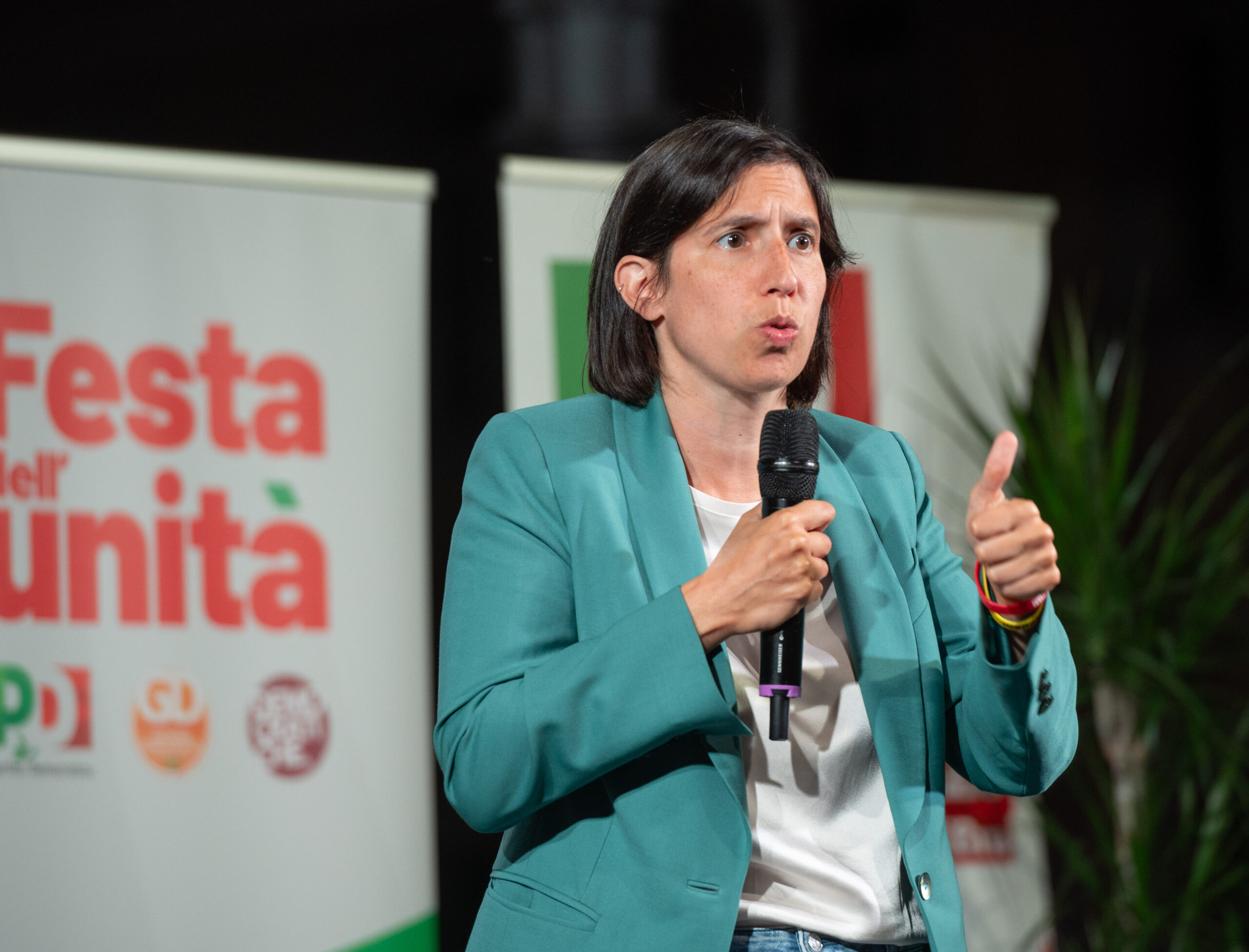 Elly Schlein riempie piazza Giolitti a Bra: pace, lavoro, sanità e diritti i temi centrali (FOTO E VIDEO) 4