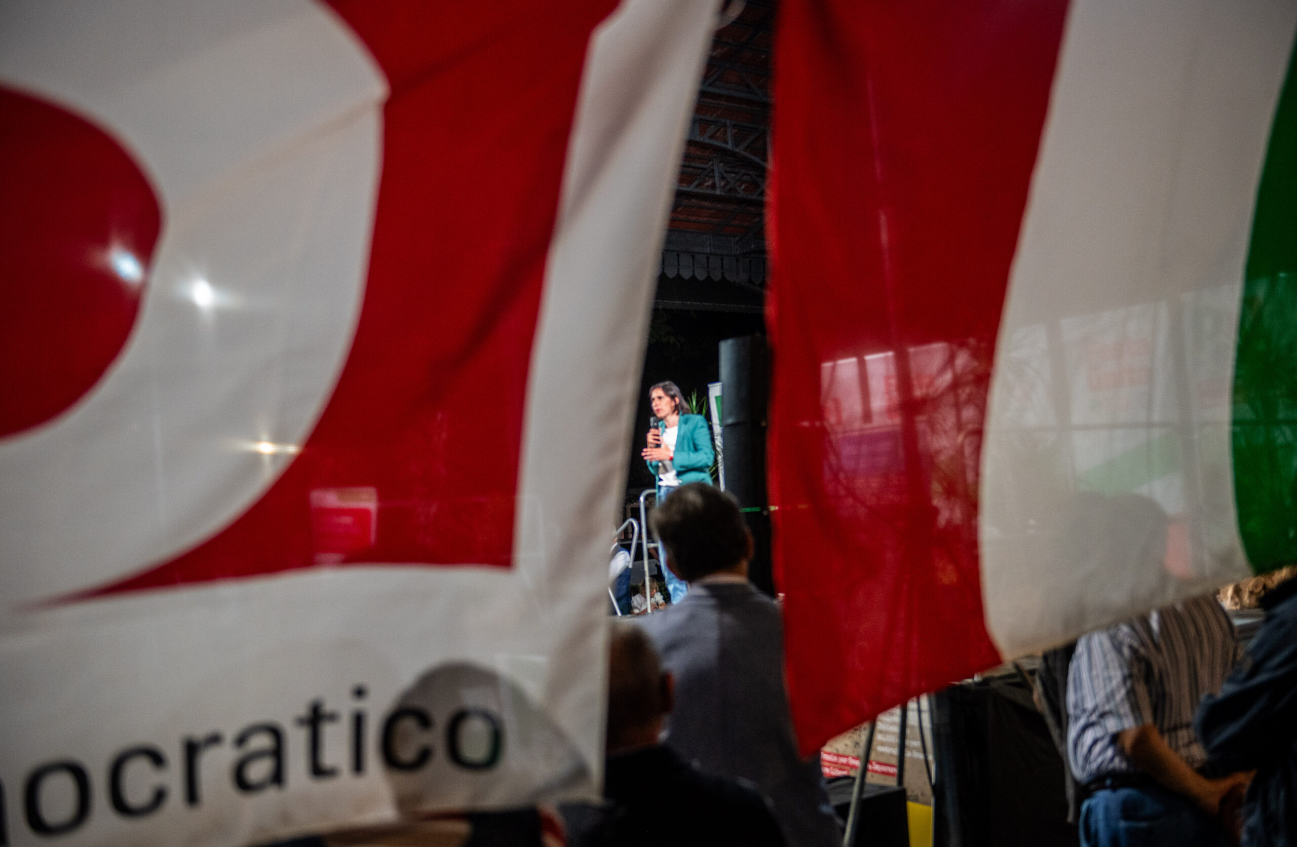 Elly Schlein riempie piazza Giolitti a Bra: pace, lavoro, sanità e diritti i temi centrali (FOTO E VIDEO) 6