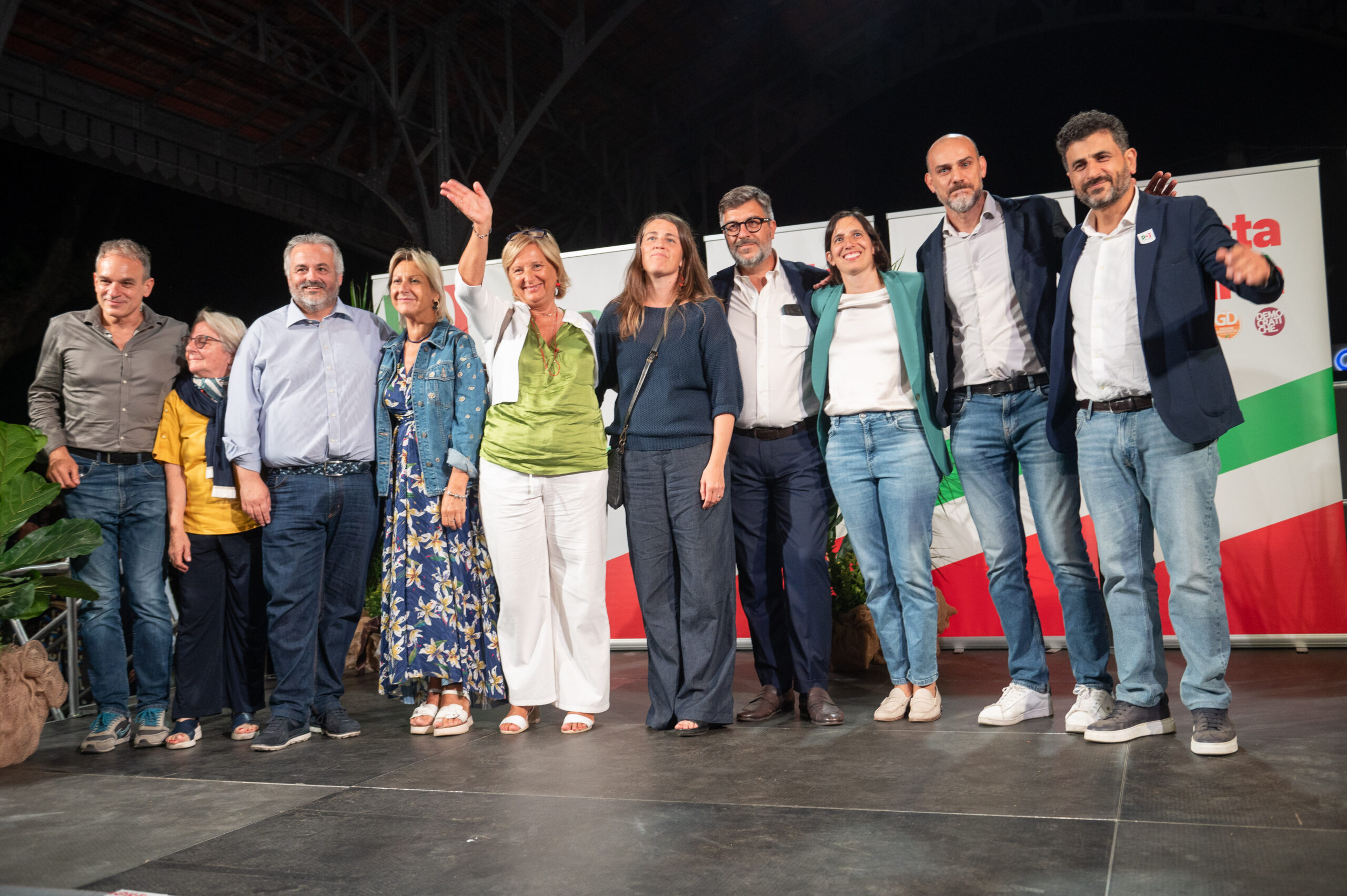 Elly Schlein riempie piazza Giolitti a Bra: pace, lavoro, sanità e diritti i temi centrali (FOTO E VIDEO) 8