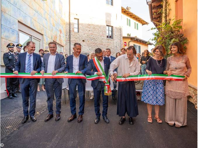 L'opera Gratitudine, di Alex Cecchetti, abbellisce il centro storico di Monforte