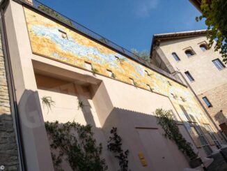 L'opera Gratitudine, di Alex Cecchetti, abbellisce il centro storico di Monforte 1