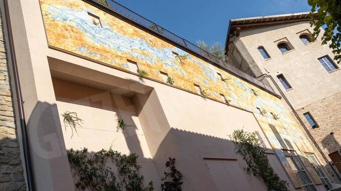 L'opera Gratitudine, di Alex Cecchetti, abbellisce il centro storico di Monforte 1