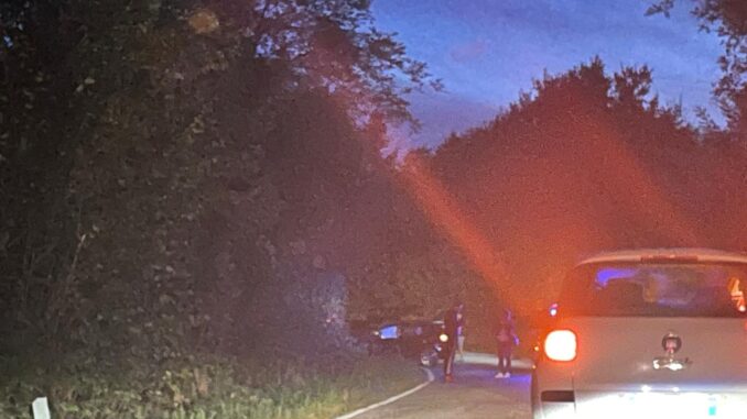 Frontale tra due auto tra Manera di Benevello e la frazione Tre Cunei