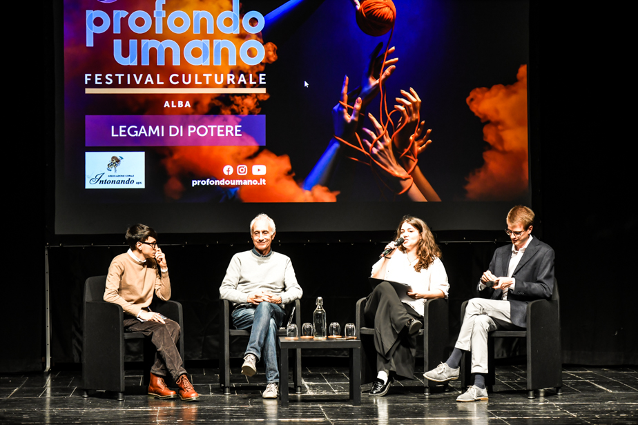 Marco Travaglio ad Alba: riflessioni su stampa e potere