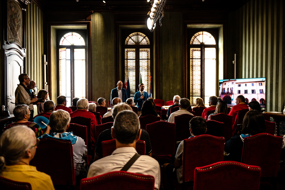 Consegna delle Bandiere ai Borghi: una città vestita di colori 9