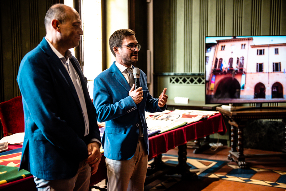 Consegna delle Bandiere ai Borghi: una città vestita di colori 10