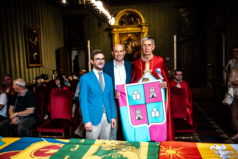 Consegna delle Bandiere ai Borghi: una città vestita di colori 17