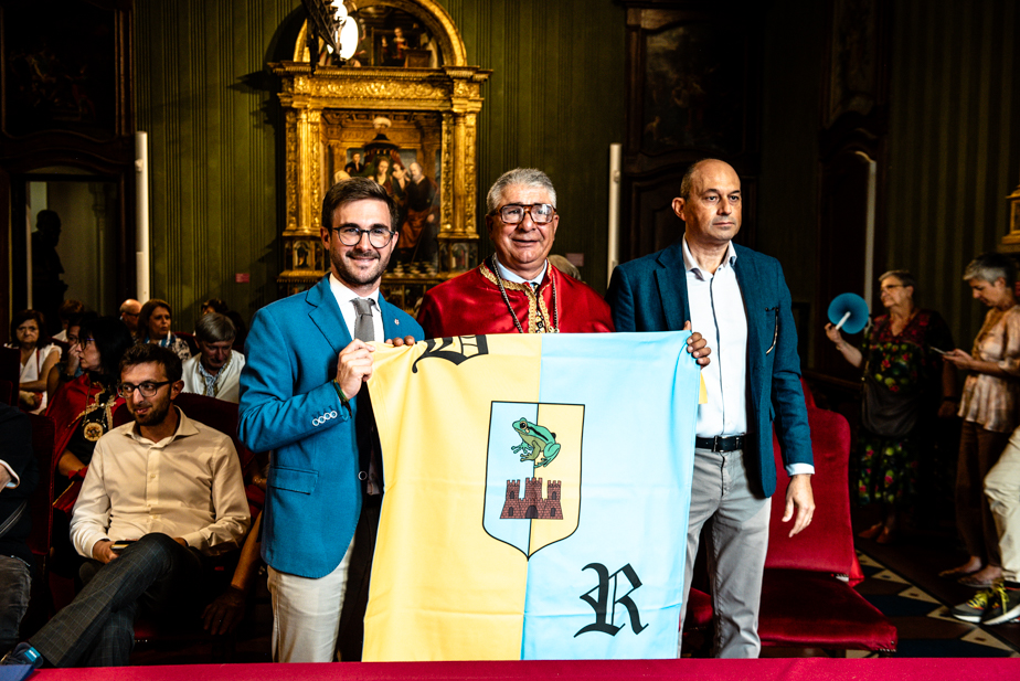 Consegna delle Bandiere ai Borghi: una città vestita di colori 21