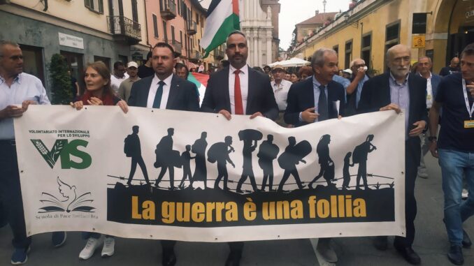 Presidio a Bra per Gaza durante Cheese 1