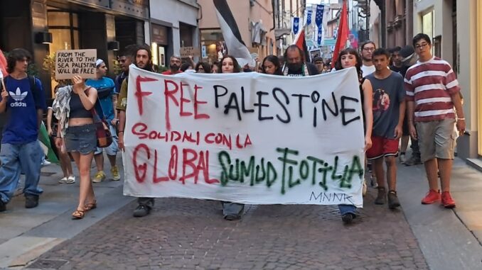 WhatsApp Image 2025-09-04 at 20.58.30 Alba in piazza per la Global Sumud Flotilla