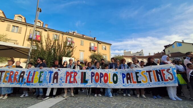 Alba abbraccia Gaza, in piazza oltre 300 persone 7
