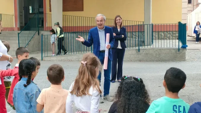 bra_sindaco_scuola Primo giorno di scuola / Il sindaco di Bra Gianni Fogliato ha salutato