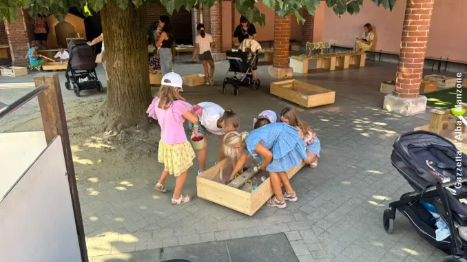 cheese bimbi 1 Cheese 2025: una capra accoglie i bambini nel cortile dell'asilo