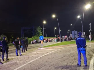 Ultim'ora / La manifestazione per Gaza blocca il ponte sul Tanaro 2
