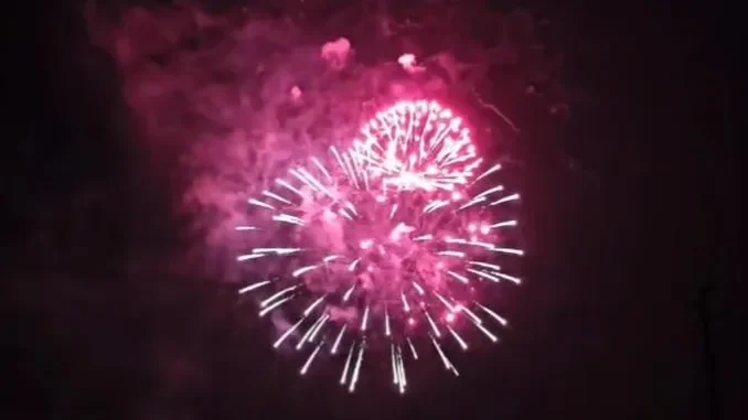 gallo_fuochi_artificio Tradizionale rispettata: la Fiera gallese chiude con lo spettacolo pirotecnico (VIDEO)