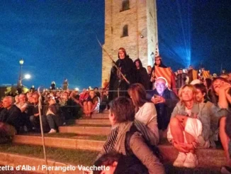Monforte d’Alba rivive il Medioevo: folla e suggestioni per la rievocazione dei Catari 3