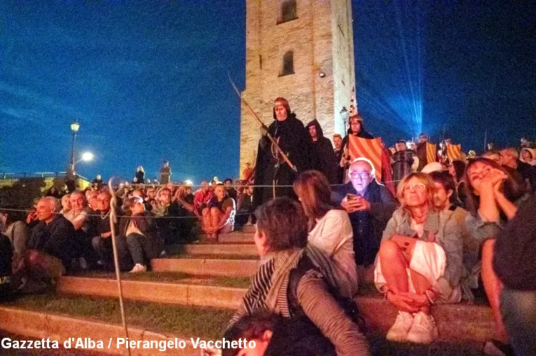 Monforte d’Alba rivive il Medioevo: folla e suggestioni per la rievocazione dei Catari 3