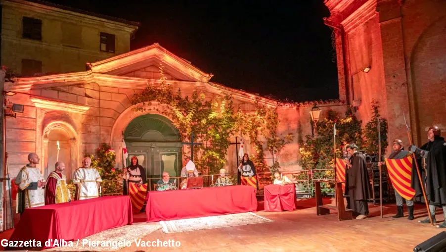 Monforte d’Alba rivive il Medioevo: folla e suggestioni per la rievocazione dei Catari 4