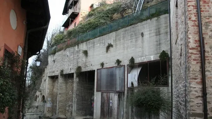 Monforte d'Alba / L’opera Gratitudine nasconde il cemento