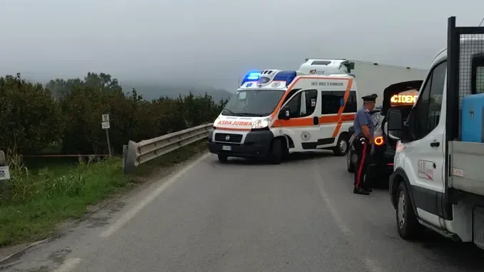 Incidente a Pollenzo, scontro tra camion e moto