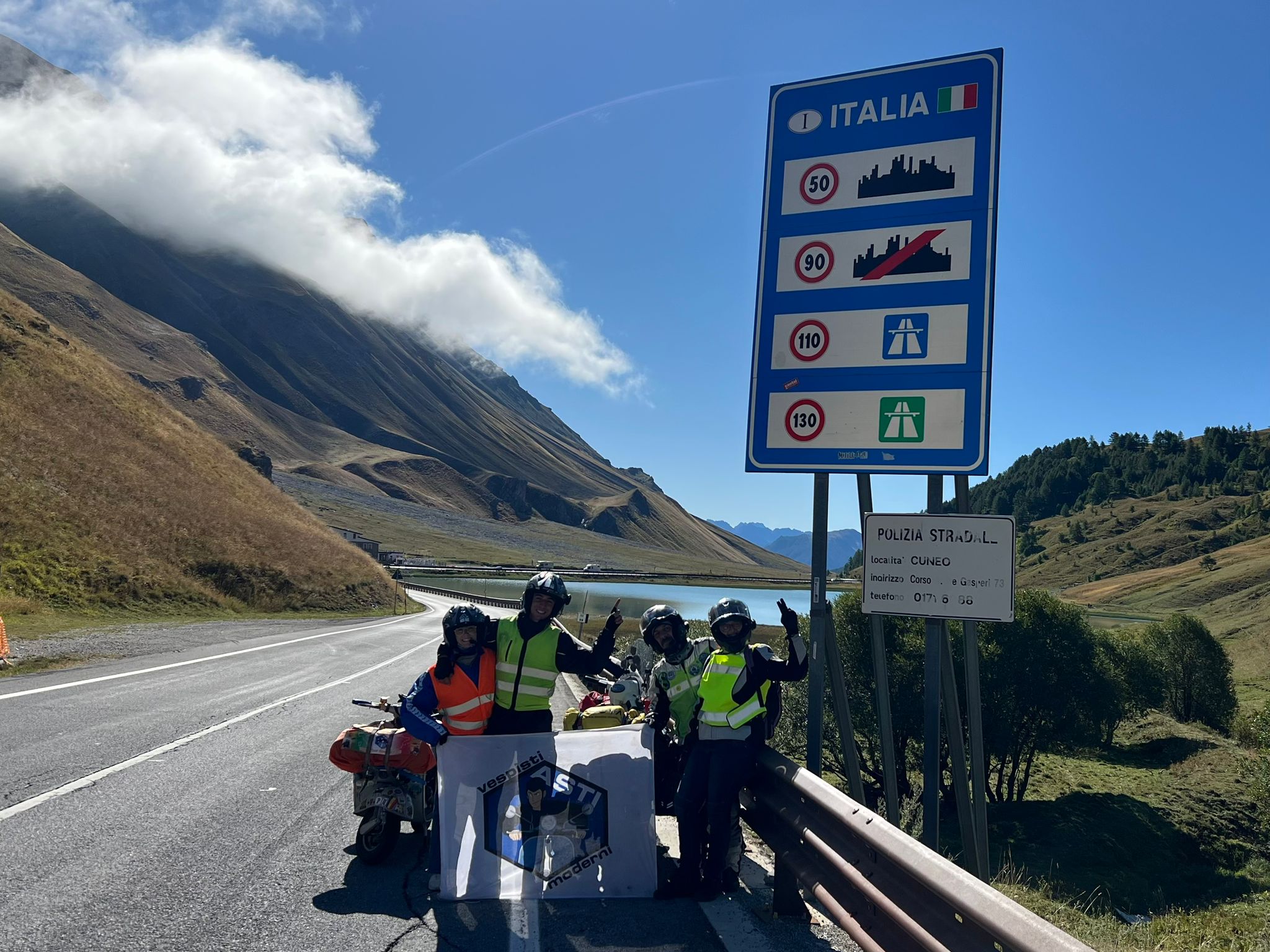 Quattro amici e settemila chilometri in Vespa 1