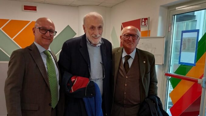 050 il dott. Calabretta insieme a Carlin Petrini Con il progetto “Stammi bene”, all’ospedale di Verduno un viaggio alla scoperta della dieta mediterranea