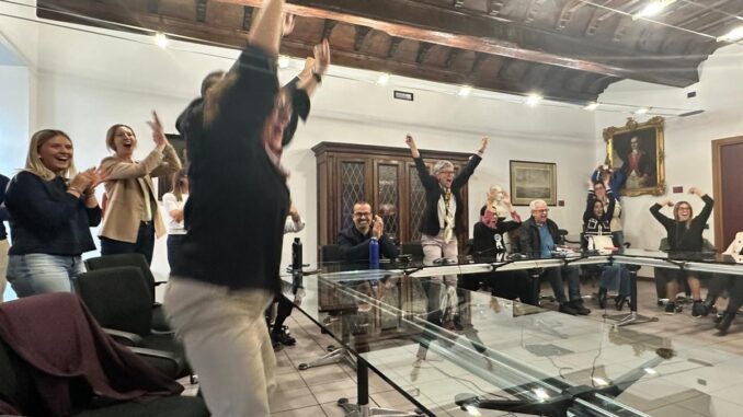 Alba capitale dell'arte contemporanea 2027: la festa in Municipio [video]