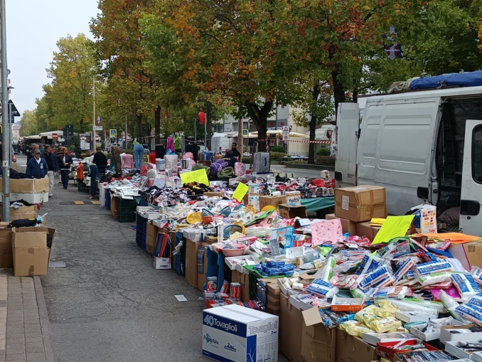 Fiera del tartufo/ Ad Alba c'è il mercato ambulante. 2