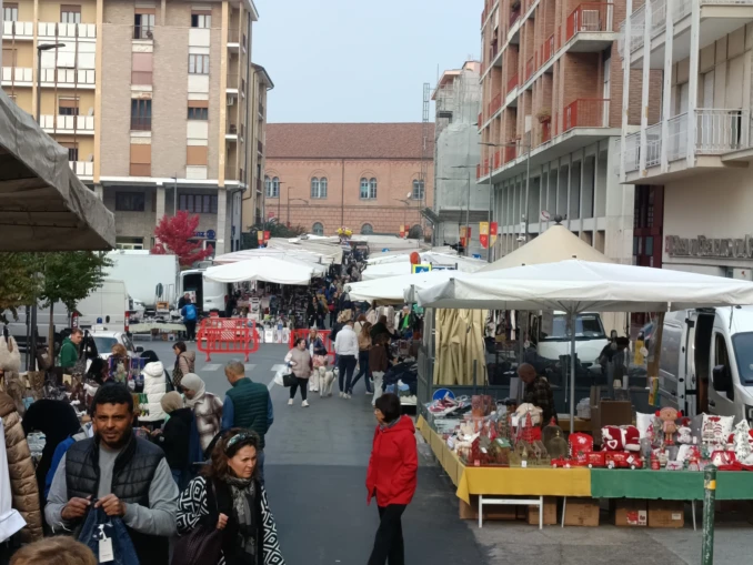 Fiera del tartufo/ Ad Alba c'è il mercato ambulante. 1