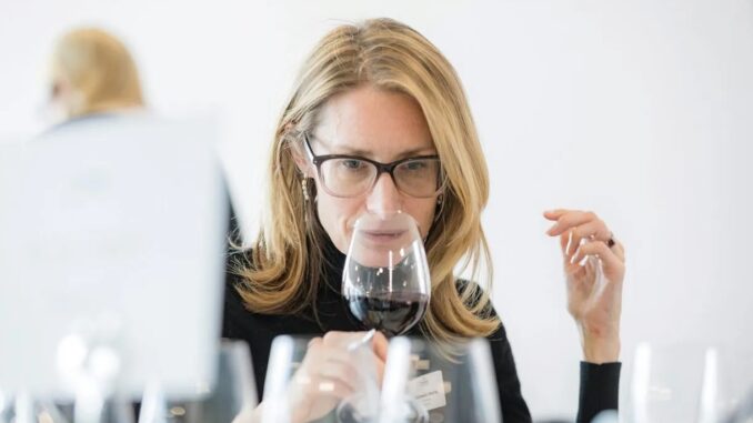 Michaela Morris - Ph Decanter.com All'enoteca regionale di Barolo Michaela Morris spiega come si valuta un'annata