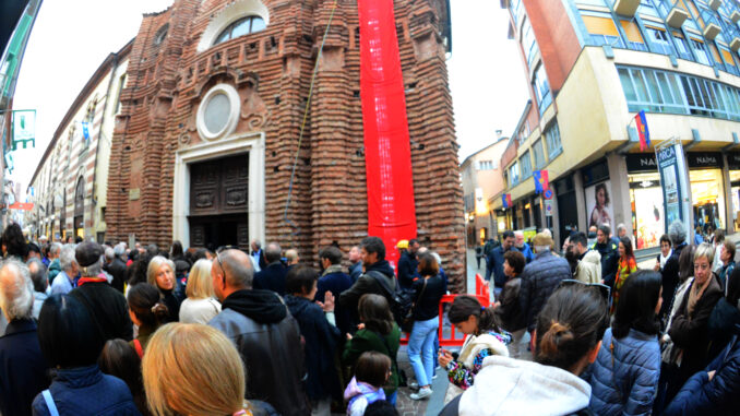 Mostra Mastrangelo - 15 L'artista del palio Enzo Mastrangelo traccerà il ritratto della torre Sineo in piazza Risorgimento