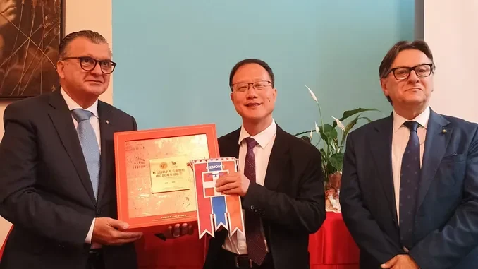 Italia e Cina unite da vino e tè: una via alternativa alla globalizzazione