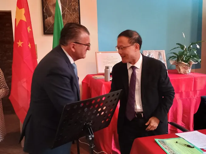 Italia e Cina unite da vino e tè: una via alternativa alla globalizzazione 1