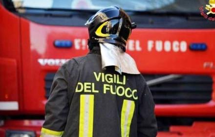 Vigili-del-Fuoco-generica Incidente stradale tra Castagnito e Guarene, tre le persone coinvolte, ma nessuna ferita gravemente