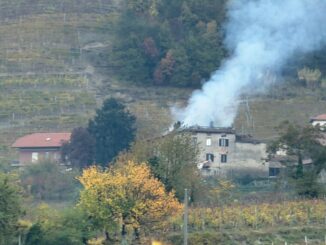 Brucia il tetto di un'abitazione in località Santa Libera a Santo Stefano Belbo