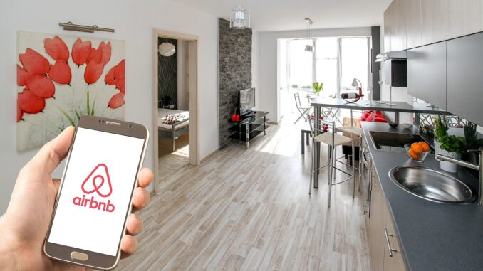 airbnb-3399753_1280 Affitti brevi: il Governe resta fermo sull'aumento della tassa al 26%, ma solo per chi passa dalle piattaforme