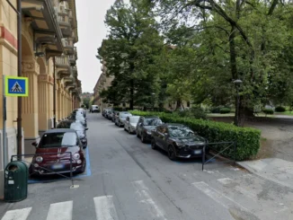 Vetri spaccati e oggetti rubati, vandali in azione in via Roma ad Alba