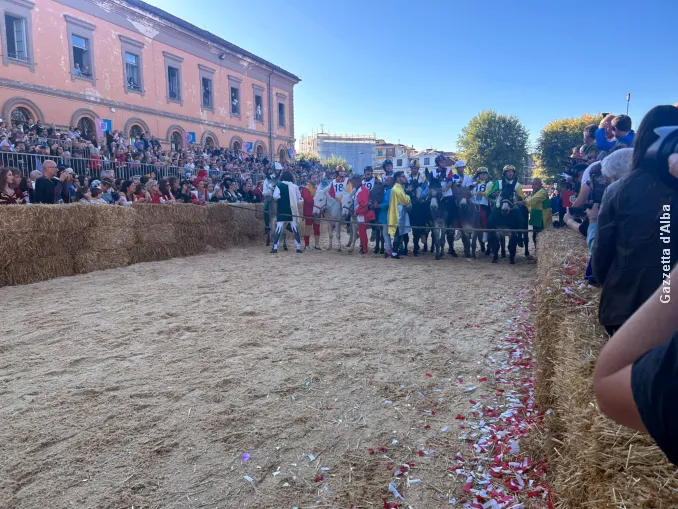 Oggi, domenica 5 ottobre, ad Alba si corre il Palio degli asini (foto e video) 18