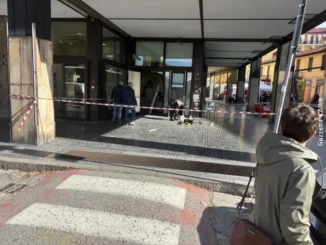 Esplosione nella notte a Bra, i ladri fanno saltare il bancomat Bpm in piazza Carlo Alberto 1