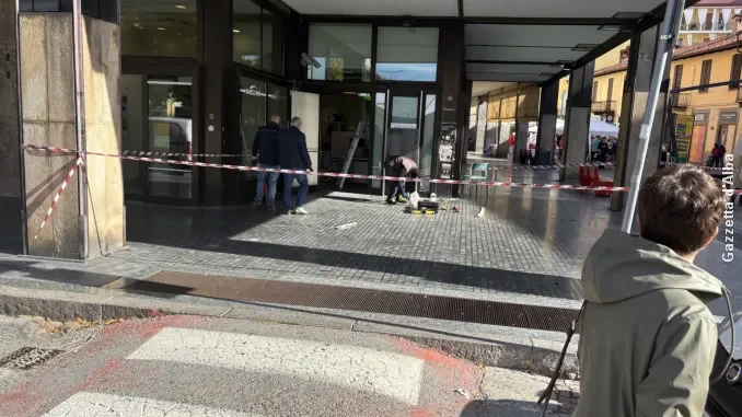 bancomat bpm esploso 3 Esplosione nella notte a Bra, i ladri fanno saltare il bancomat Bpm in piazza Carlo Alberto 1