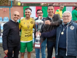 Pallapugno / Lo scudetto 2025 va a Cortemilia. Massimo Vacchetto batte il fratello Paolo 11-7