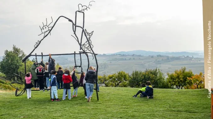 dogliani_valdiba_scultura_abetare_09 - VACCHETTO Lo Scarabocchio che diventa arte: inaugurata a Valdibà di Dogliani l’opera Abetare di Petrit Halilaj, 8