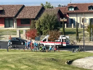La Morra / Ciclista cade sul dosso di via Richieri, trasportato in ospedale dall'elicottero