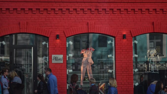 people-3305566_1280 In vetrina ci vu