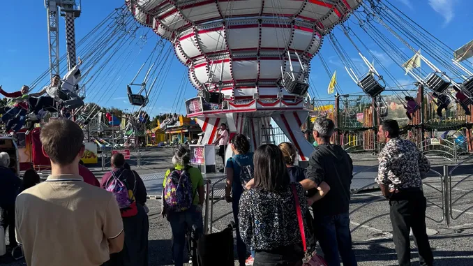 Un pomeriggio di divertimento al luna park di Alba per le persone con disabilità