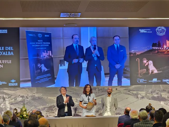 A Grinzane Cavour è in corso l'Asta del tartufo - La diretta 8
