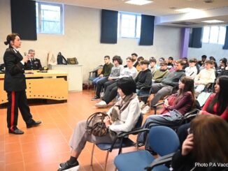25 NOVEMBRE / All'Einaudi di Alba un flash mob contro la violenza sulle donne [FOTO]