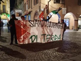 Collettivo Mononoke in presidio per la Palestina sotto  il 1