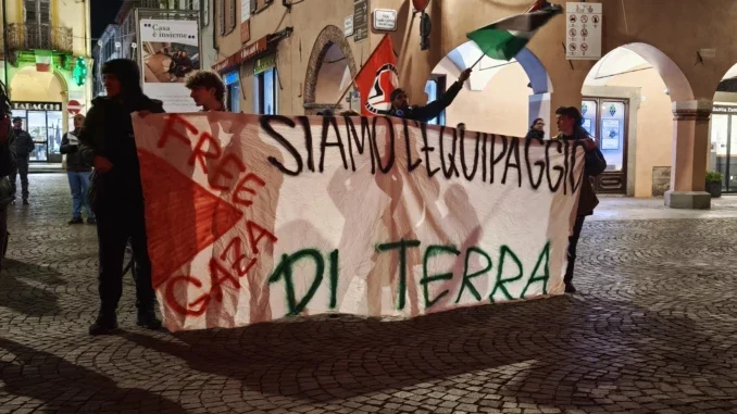 Collettivo Mononoke in presidio per la Palestina sotto  il 1