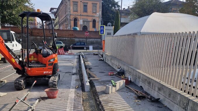 Al via i lavori di rifacimento dei marciapiedi in piazza Prunotto ad Alba 1